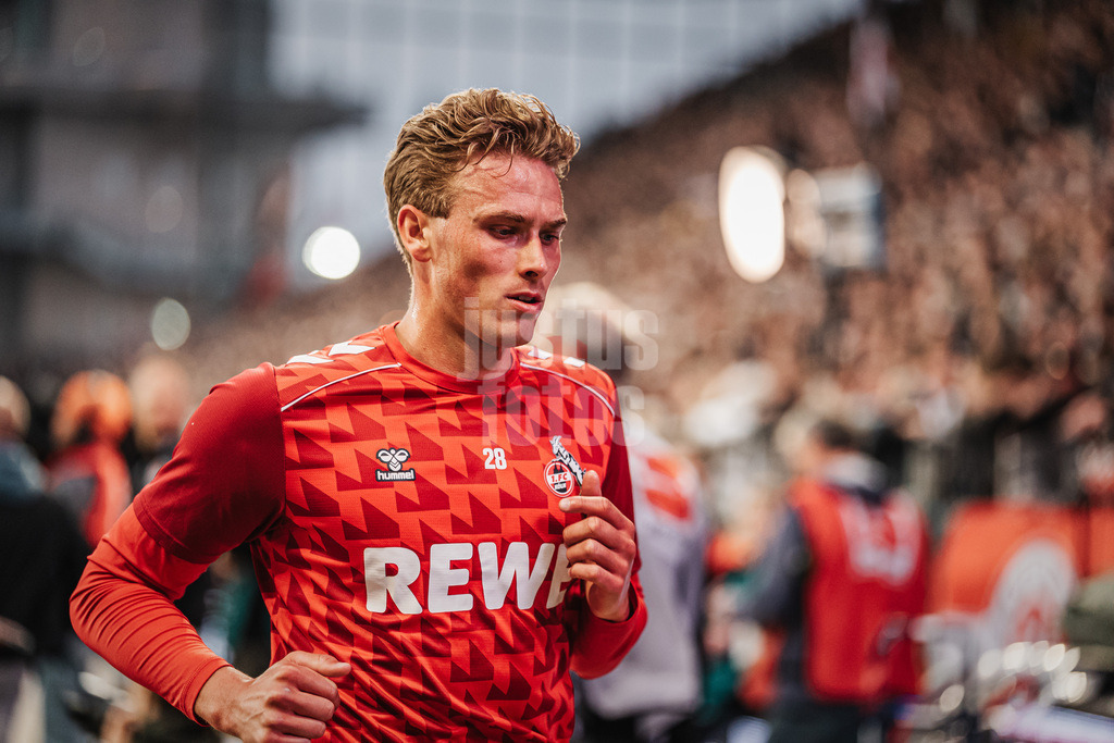 Fußball | Männer | Saison 2025/2026  | Fußball-Bundesliga | 30. Spieltag | FC St. Pauli vs. 1. FC Köln | 17.04.2026 | Sebastian Sebulonsen (#28, 1. FC Köln) auf dem Weg in die Kabine