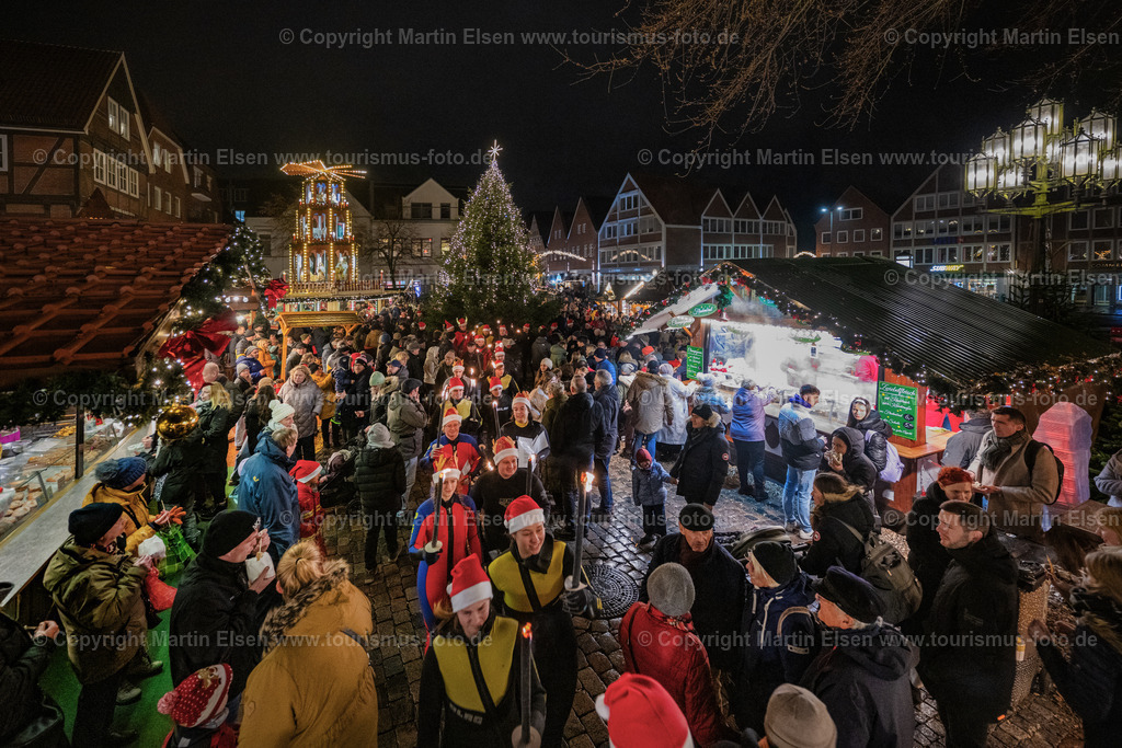 Stade Weihnachtsmarkt Fackelschwimmer DLRG_ELS_7554161223 | Stade DLRG Fackelschimmen 3.Advent - Realisiert mit Pictrs.com