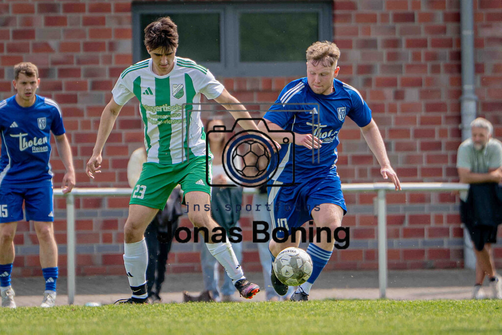 Fußball I Herren I Saison 2025-2026 I Bezirksliga Weser-Ems 4 I 33. Spieltag I TuS Lutten - SV Altenoythe I 18615 | jns.sportfotos - Realisiert mit Pictrs.com