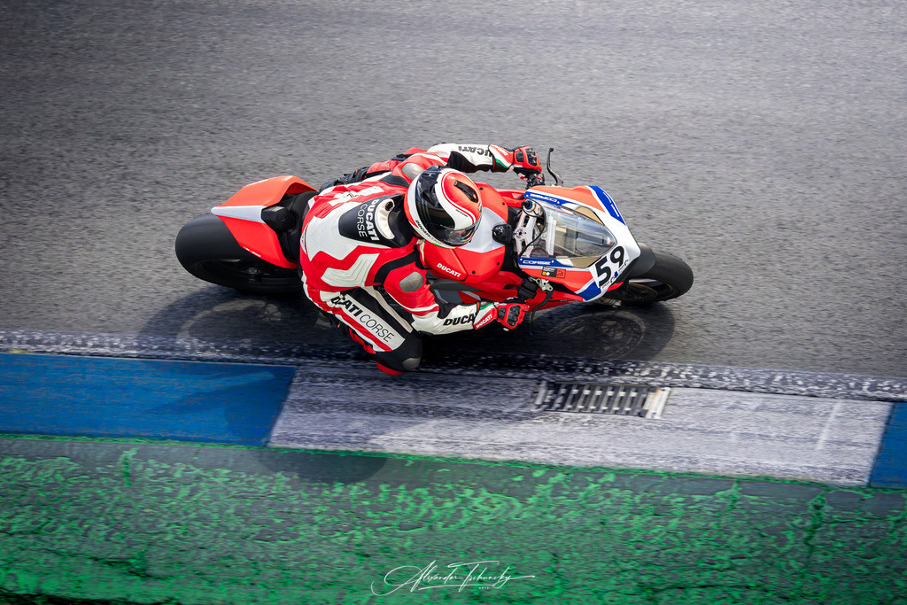 Ducati Trackday Hockenheimring 2026 | Entdecken Sie die faszinierende Welt von Alexander Tschuncky Arts: Kreative Fotografie, atemberaubende Automobilkunst und hochwertiger Bilderdruck. Lassen Sie sich inspirieren! - Realisiert mit Pictrs.com