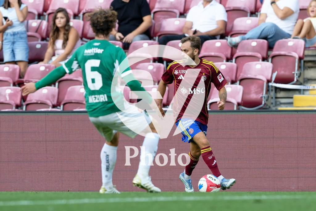 Brack Super League - Servette FC v FC Saint-Gall | Timothe Cognat (8 Servette FC) controls the ball (action) during the Brack Super League match between Servette FC and FC Saint-Gall at Stade de Geneve in Geneva, Switzerland