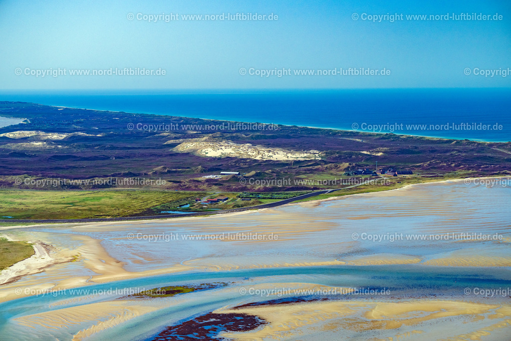 Sylt_List_DJH_Jugendherberge_List_Mövenberg_ELS_3839130825 | LIST AUF SYLT 13.08.2025 Jugendherberge mit Zeltlager " Mövenberg " an der Straße Mövenberg in List auf Sylt im Bundesland Schleswig-Holstein, Deutschland. Weiterführende Informationen bei: Jugendherberge List - Mövenberg. // Youth hostel with tent camp "Moevenberg" on the street Moevenberg in List on Sylt in the federal state of Schleswig-Holstein, Germany. Further information at: Jugendherberge List - Moevenberg. Foto: Martin Elsen