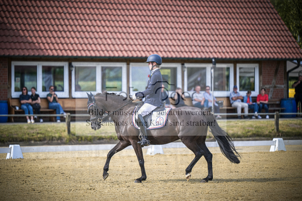 DOS_9391 | Entdecke hochwertige Reitturnierfotos von Foto Oger. Professionell, emotional und authentisch – jetzt Lieblingsmomente im Shop bestellen.Deutschlandweite Turnierfotografie. - Realisiert mit Pictrs.com