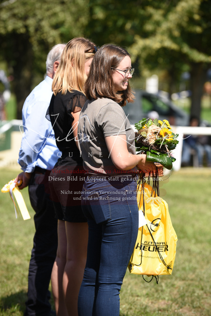 DSC_0118 | Pferde- und Turnierfotografie in Westsachsen. Pferdeportraits, Auftragszeichnungen und intuitive Kunst.