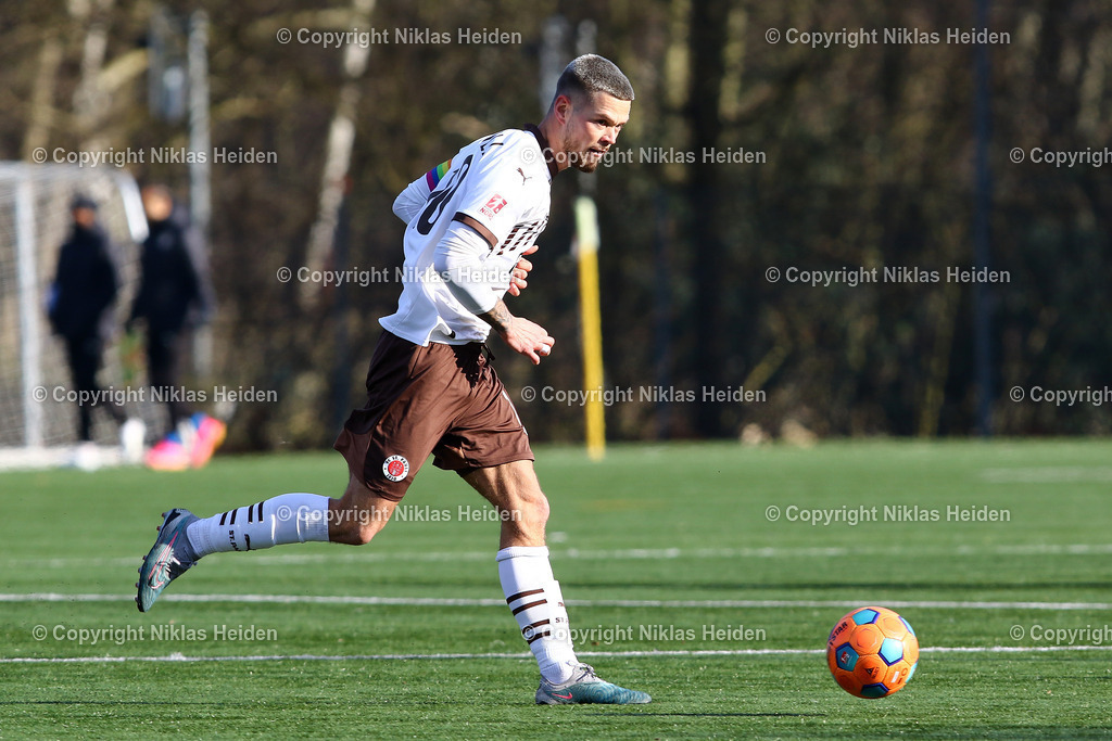 NH_FCStPauliU23_EintrachtBraunschweigU23_Testspiel_02022025 | #10 Julian Ulbricht (FC St. Pauli U23)Fußball I Herren I Testspiel I Saison 2024-2025 I FC St. Pauli U23 - Eintracht Braunschweig U23 I 02.02.2025 I Sportplatz Brummerskamp