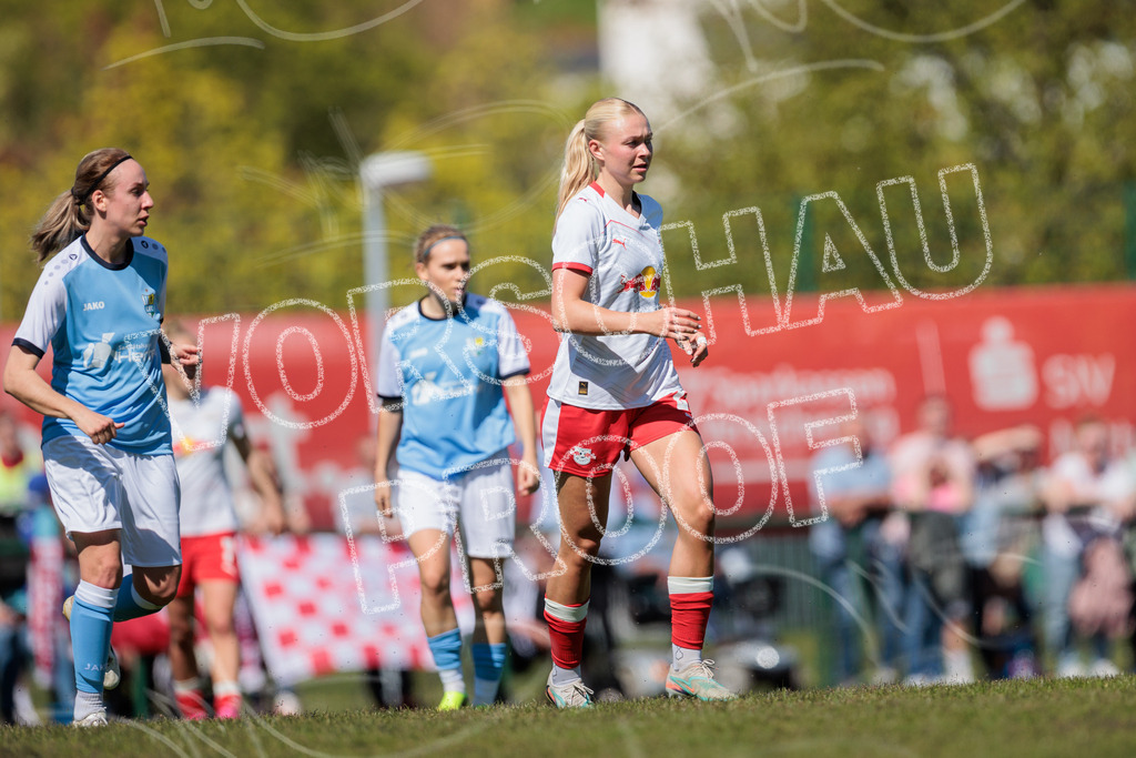 Gipfeltreffen der Frauen: Finale um den Sachsenlotto Landespokal 2026 | Am 1. Mai 2026 trafen im Endspiel des Sachsenlotto Landespokals die Frauen des Chemnitzer FC und die zweite Mannschaft von RasenBallsport Leipzig aufeinander. Vor stimmungsvoller Kulisse kämpften beide Teams ab 15:00 Uhr um die begehrte Trophäe des sächsischen Fußballs. Diese Galerie zeigt die Highlights, packende Zweikämpfe und die emotionalsten Momente des Finaltags. - Realisiert mit Pictrs.com