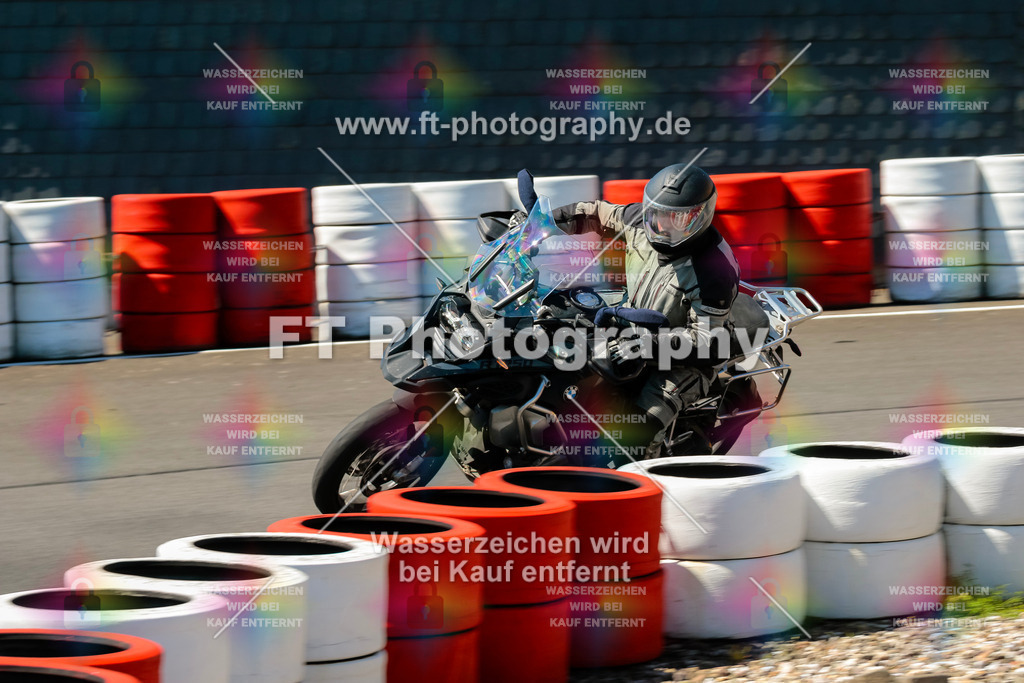 Moto-TeamOBK-22289 | Hier findet Ihr Bilder von Touristenfahrten auf der Nürburgring Nordschleife oder von anderen Veranstaltungen die ich besucht habe. Viel Spass beim Durch Schauen 