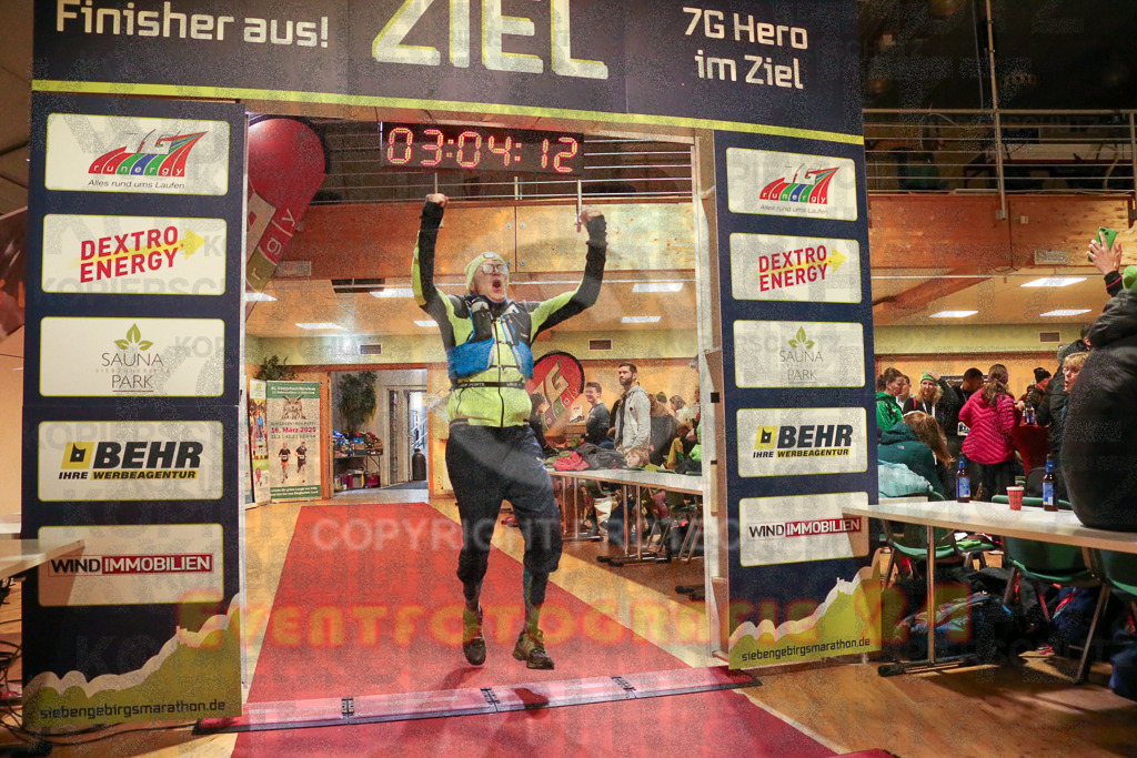 241208_1207_EX1_7330 | Sportfotografie im Rhein-Sieg Kreis, Köln, Bonn, NRW, Rheinland Pfalz, Hessen, etc. Unser Tätigkeitsfeld umfasst den Laufsport vom Volkslauf über den Marathon, Duathlon, Triathon bis zum Ultralauf wie Kölnpfad Ultra oder Schindertrail.