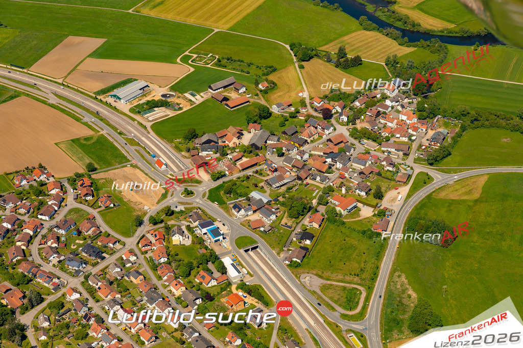 Das Luftbild zeigt : Wetterfeld Roding - Die Luftaufnahme wurde 2024 vom UL-Flugzeug aus erstellt ( keine Drohne ) - Hochauflösende Luftaufnahme - Für grossformatige Ausdrucke geeignet. Die Geschenkidee !Mit Lizenz und Bildrechte bestellbar