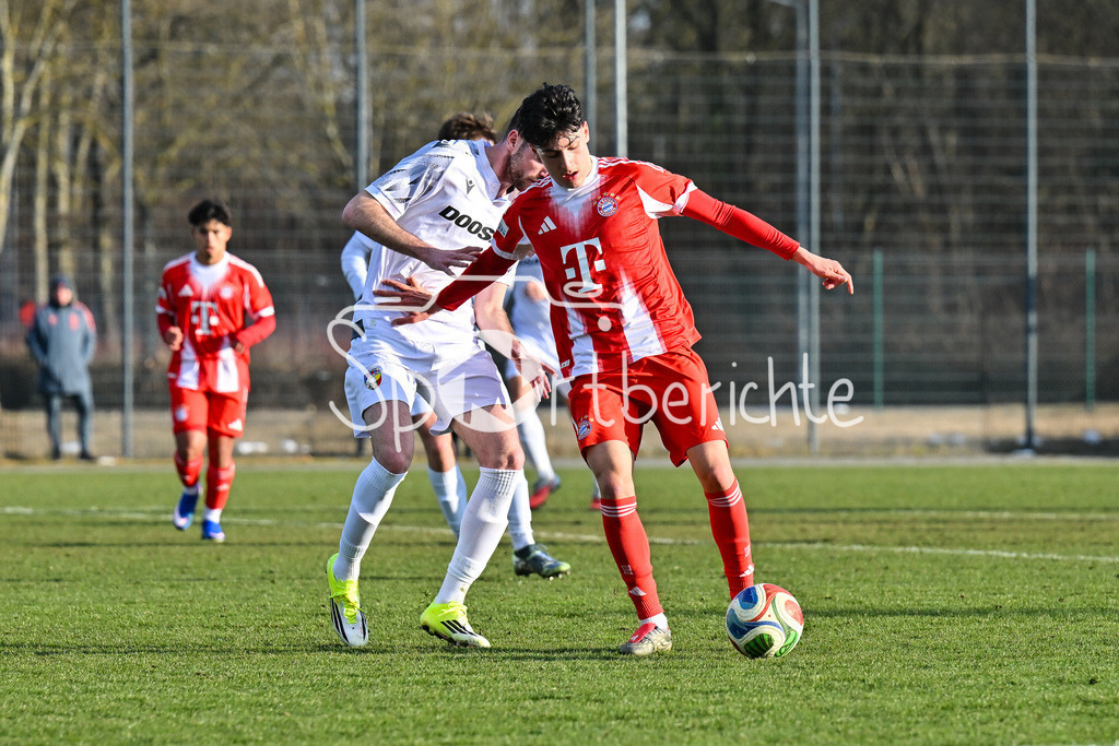 FC Bayern Amateure - FC Viktoria Pilsen U23 | MUNICH, GERMANY - 03. FEBRUARY: im Duell Deniz OFLI (FC Bayern München II 13) mit einem Spieler von Viktoria Pilsen während dem Testspiel zwischen den Amateuren des FC Bayern und dem FC Viktoria Pilsen B am FC Bayern Campus