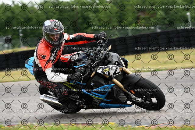 25bt02-0750 | markuskiefer.com - Realisiert mit Pictrs.com