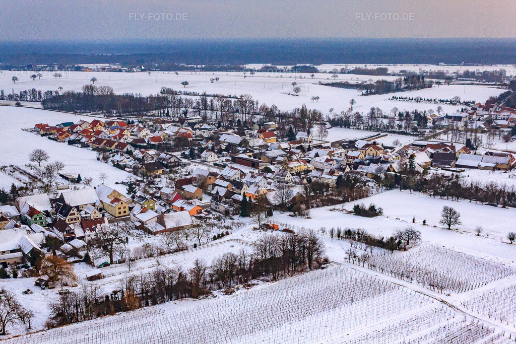 Luftbild: Dorfansicht von Nordwesten im Winter im Schnee im Ortsteil Kleinsteinfeld in Niederotterbach im Bundesland Rheinland-Pfalz in Deutschland. Foto: IMG_23655.jpg vom 16.01.2010 durch Werner Riehm/FLY-FOTO.de