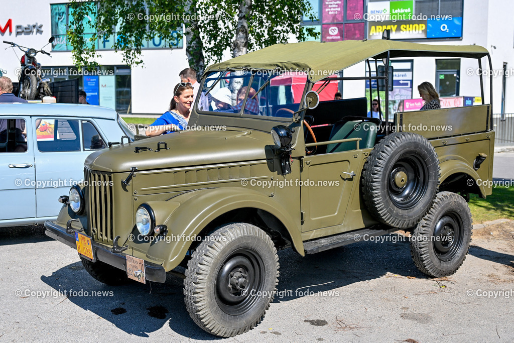 Slowakei_ Povazska Bystrica_ Veteran Tour Manin_ 14.06.2025-5 | 14.06.2025, Slowakei, SVK, Trenciansky kraj, Povazska Bystrica, im Bild Oldtimer Klub, Historische Fahrzeuge, Veteran Tour Manin, Auto, Alt, Besucher, Menschen, Feature, Symbolbild