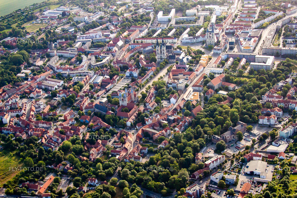 Domplatz | Luftbild: Domplatz in Halberstadt im Bundesland Sachsen-Anhalt in Deutschland. Foto: IMG_58385.jpg vom 30.06.2013 durch Werner Riehm/FLY-FOTO.de - Realisiert mit Pictrs.com