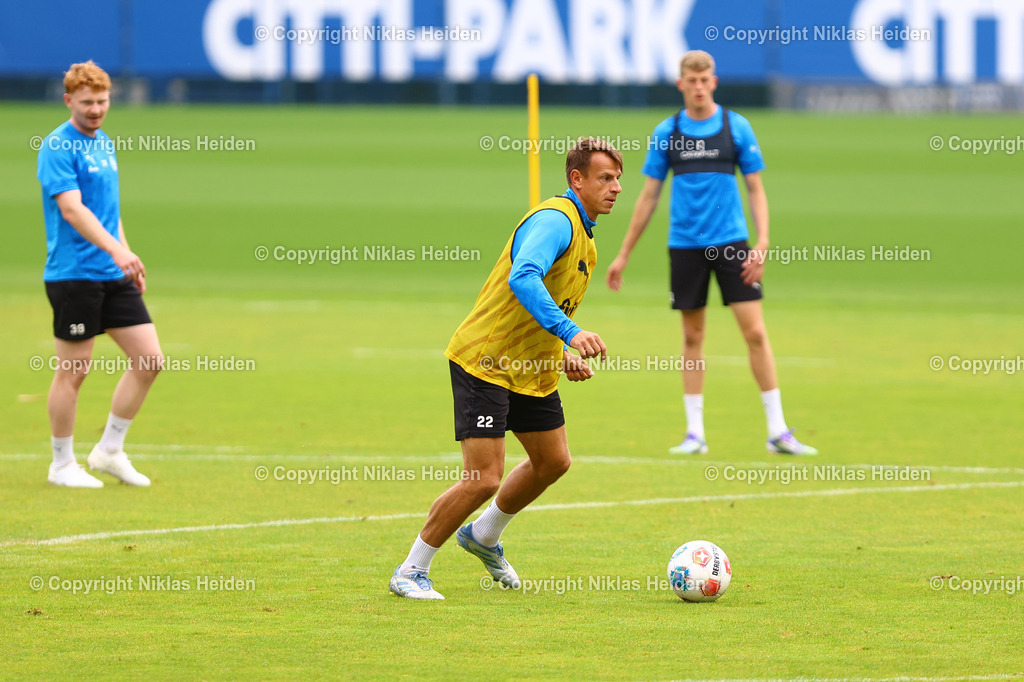 NH_HolsteinKiel_Training_20082025 | #22 Stefan Schwab (Holstein Kiel)Fußball I Herren I Training I Saison 2025-2026 I Holstein Kiel I 20.08.2025 I Citti-Fußballpark
