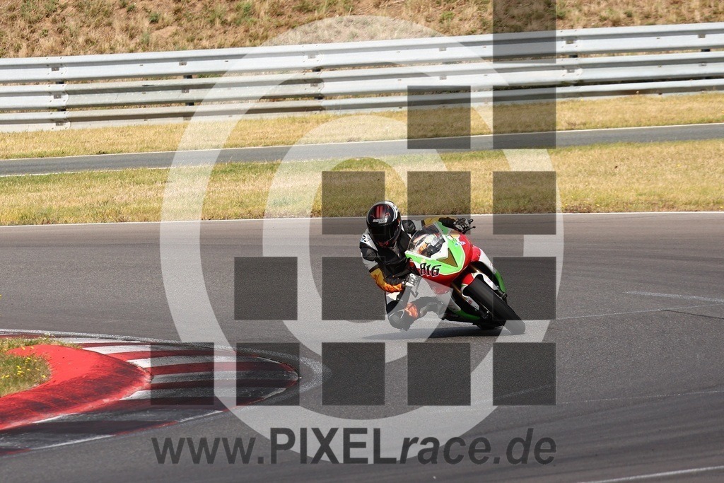 0816-20240914_05735 | Schöne Erinnerungen an spannende Momente - das festzuhalten ist unser Job. PIXELrace.de ist seit 2003 auf den Rennstrecken Europas unterwegs um die Action draußen beim Fahren und die wunderbare Stimmung imm Fahrerlager für euch einzufangen.