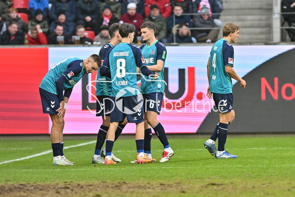 SSV Jahn Regensburg - 1. FC Köln | Torschuetez zum 0-1 Tim LEMPERLE (1. FC Koeln 19) muss nach seinem Treffer verletzt ausgewechselt werden / Jubel / Happy / Verletzung / Auswechslung / 2. Bundesliga: SSV Jahn Regensburg - 1. FC Koen, Jahnstadion am 08.12.2024