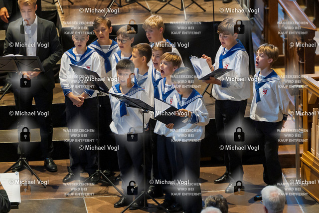 TAM25_K.11__Michael-Vogl_063_7919 | Tage Alter Musik Regensburg K.11 Dreieinigkeitskirche Ars Antiqua Austria (Österreich) St. Florianer Sängerknaben (Österreich) Splendor Austriae Höfischer Prunk in geistlichen Werken B.A. Aufschnaiter: Missa Laetemurine & H.I.F. Biber: Vesperae à 32 Franz Farnberger Einstudierung Gunar Letzbor Solovioline, Leitung Foto: Michael Vogl