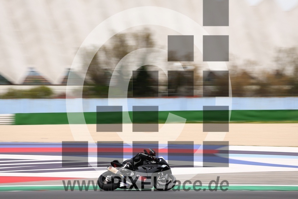 0085-20260402_02658 | Schöne Erinnerungen an spannende Momente - das festzuhalten ist unser Job. PIXELrace.de ist seit 2003 auf den Rennstrecken Europas unterwegs um die Action draußen beim Fahren und die wunderbare Stimmung imm Fahrerlager für euch einzufangen.