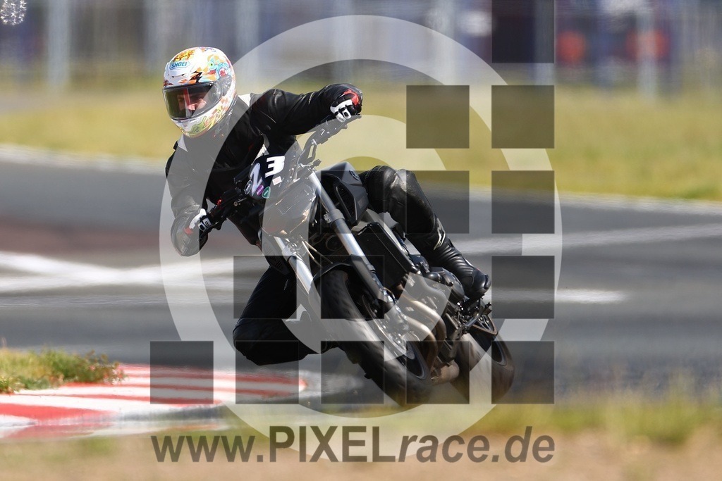 0023-20250522_03346 | Schöne Erinnerungen an spannende Momente - das festzuhalten ist unser Job. PIXELrace.de ist seit 2003 auf den Rennstrecken Europas unterwegs um die Action draußen beim Fahren und die wunderbare Stimmung imm Fahrerlager für euch einzufangen.