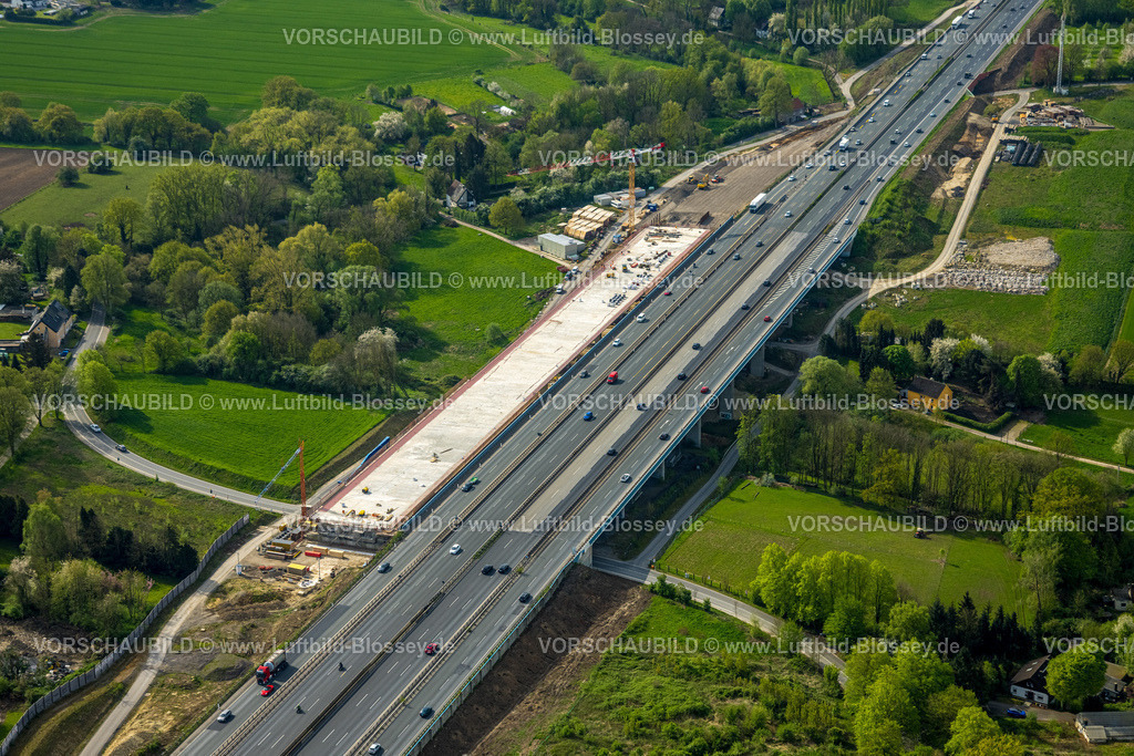 Unna240400291 | Luftbild, Baustelle mit Ersatzneubau Liedbachtalbrücke der Autobahn A1 nahe dem Autobahnkreuz Dortmund/Unna, Straßenverkehr Verkehrssituation, Massen, Unna, Ruhrgebiet, Nordrhein-Westfalen, Deutschland