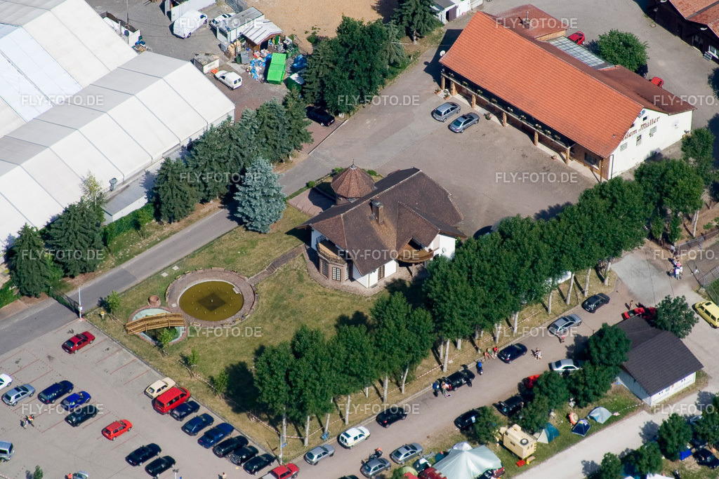 Adamshof | Luftbild: Adamshof in Kandel im Bundesland Rheinland-Pfalz in Deutschland. Foto: IMG_2796.jpg vom 18.06.2006 durch Werner Riehm/FLY-FOTO.de - Realisiert mit Pictrs.com