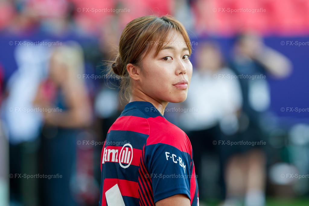 Supercup-Frauen-Bayern-Muenchen-vs-VfL-Wolfsburg 001 | Sportfotos und Eventgalerien von FX-Sportfotografie. Bilder von Fußball, Vereinsveranstaltungen und Events direkt ansehen und als Download bestellen. - Realisiert mit Pictrs.com
