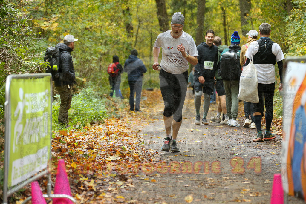 251026_1326_EX1_3471 | Sportfotografie im Rhein-Sieg Kreis, Köln, Bonn, NRW, Rheinland Pfalz, Hessen, etc. Unser Tätigkeitsfeld umfasst den Laufsport vom Volkslauf über den Marathon, Duathlon, Triathon bis zum Ultralauf wie Kölnpfad Ultra oder Schindertrail.