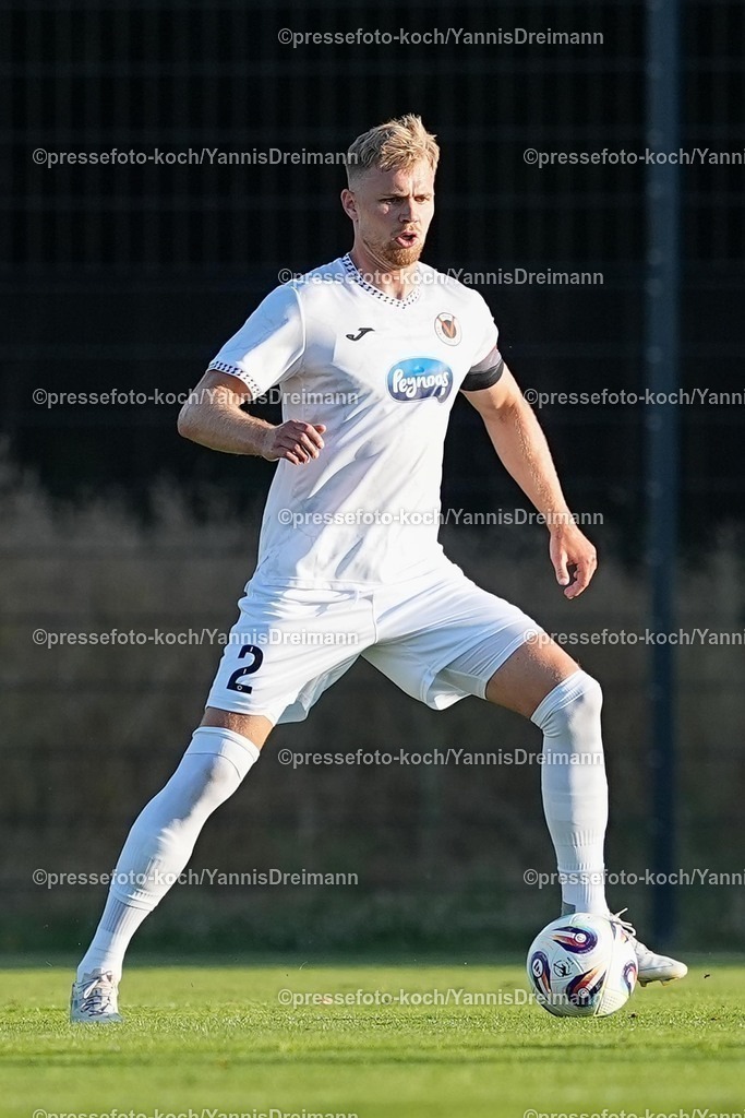 xYDR04072501055 | 04.07.2025, xydrx, Fußball, FC Viktoria Köln - SC Wiedenbrück, Testspiel, Trainingsplatz Pohlstadtsweg: Lars Dietz (Viktoria Köln #2)