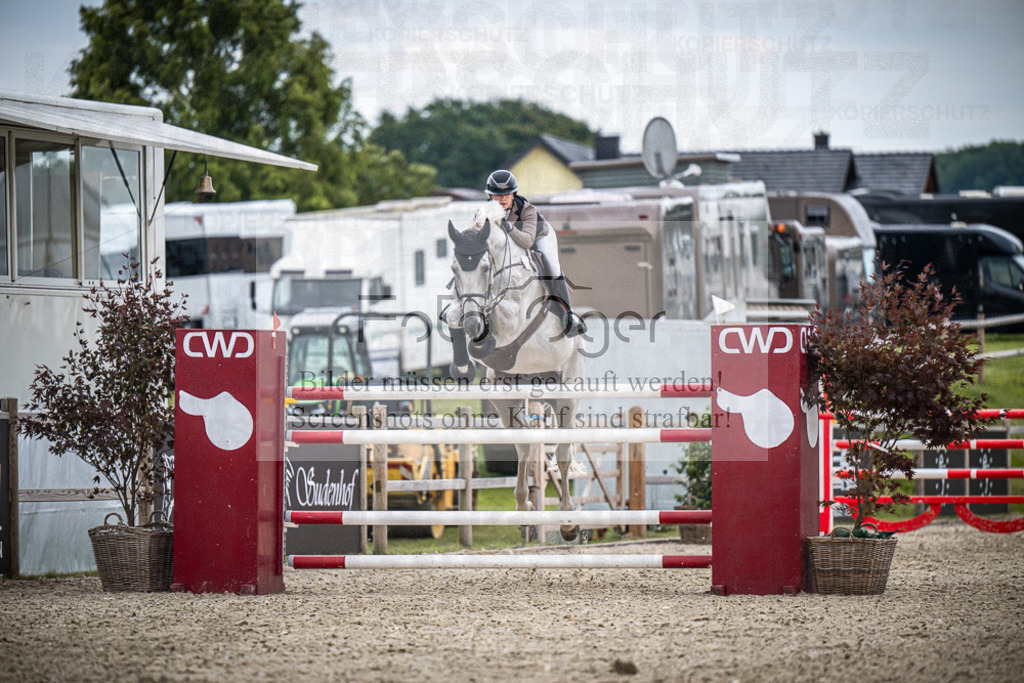 DOS_7113 | Entdecke hochwertige Reitturnierfotos von Foto Oger. Professionell, emotional und authentisch – jetzt Lieblingsmomente im Shop bestellen.Deutschlandweite Turnierfotografie. - Realisiert mit Pictrs.com