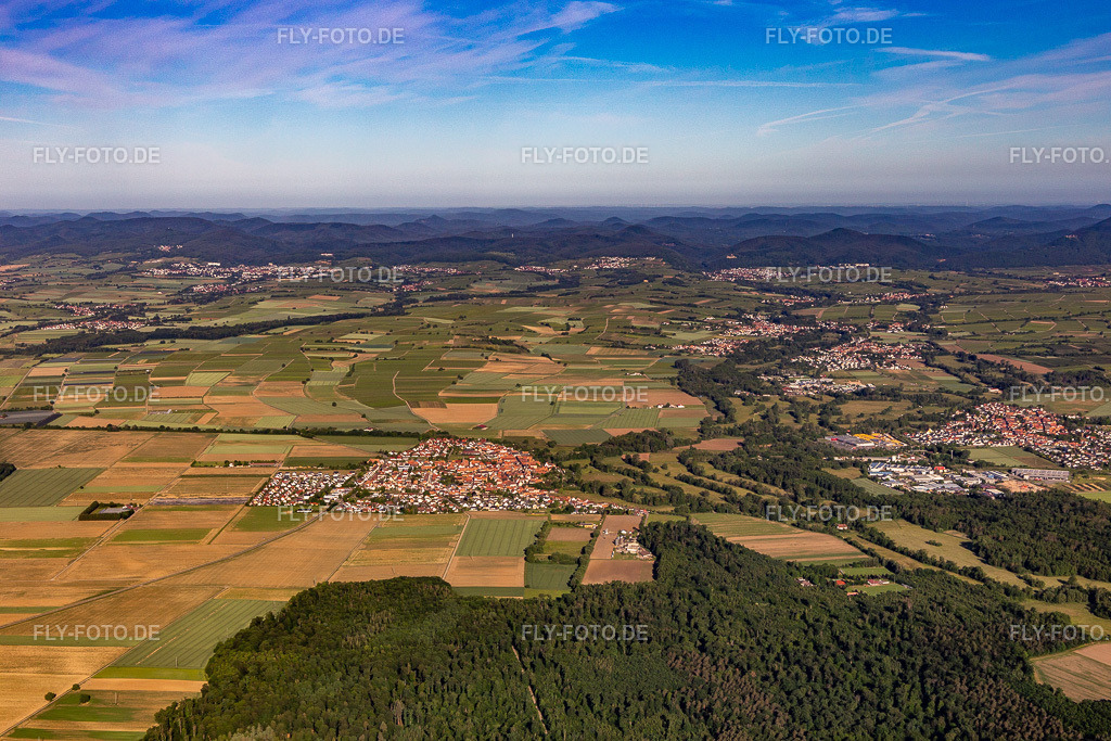 Südpfalz Panorama Klingbachtal https://www.steinweiler.eu/ | Luftbild: Südpfalz Panorama Klingbachtal https://www.steinweiler.eu/ in Rohrbach im Bundesland Rheinland-Pfalz in Deutschland. Foto: IMG_132223.jpg vom 28.05.2022 durch ©2025 Werner Riehm fly-foto.de/copyright - Realisiert mit Pictrs.com