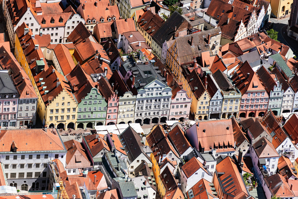 dr__0054446.jpg | LANDSHUT 12.06.2020 Stadtansicht des Innenstadtbereiches Altstadt in Landshut im Bundesland Bayern, Deutschland. // City view on down town Old Town in Landshut in the state Bavaria, Germany. Foto: Daniel Reiter