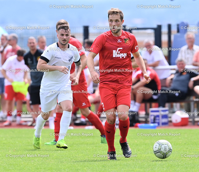 Fussball Verbandsliga 2021/2022: Testspiel SG Empfingen - FC Holzhausen | Fussball  Verbandsliga / Landesliga  2021/2022    03.07.2021TestspielSG Empfingen - FC HolzhausenOliver Grathwol (FC Holzhausen) am BallFOTO: ULMER PressebildagenturxxNOxMODELxRELEASExx