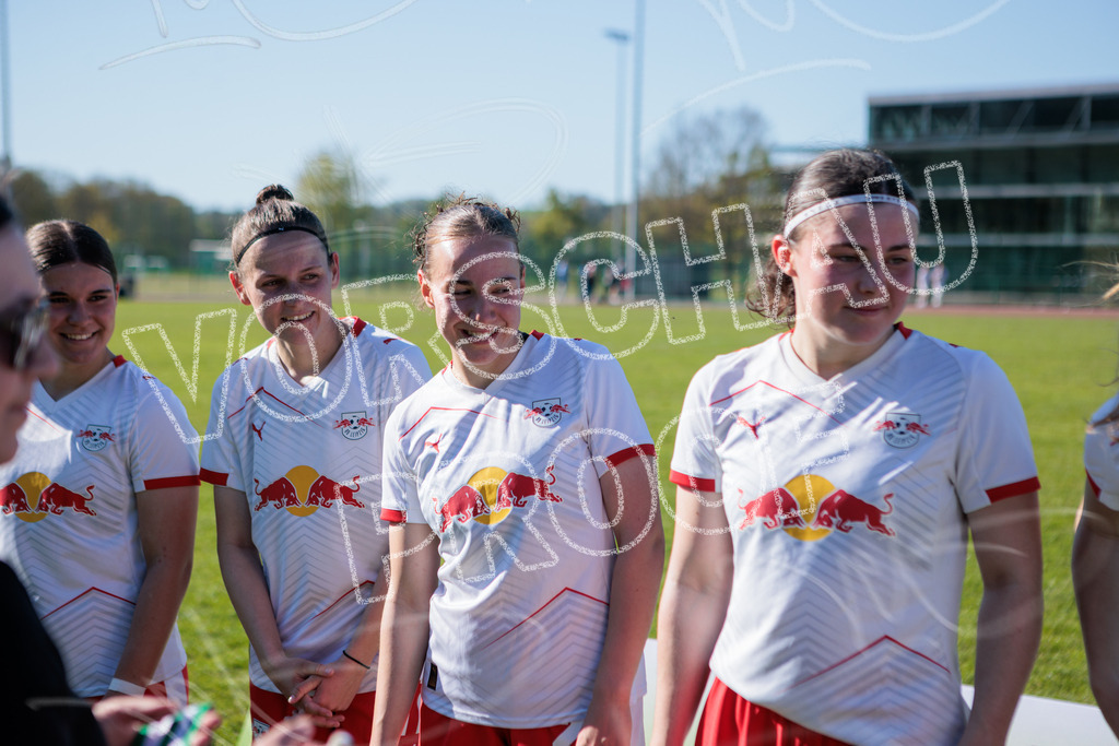 Gipfeltreffen der Frauen: Finale um den Sachsenlotto Landespokal 2026 | Am 1. Mai 2026 trafen im Endspiel des Sachsenlotto Landespokals die Frauen des Chemnitzer FC und die zweite Mannschaft von RasenBallsport Leipzig aufeinander. Vor stimmungsvoller Kulisse kämpften beide Teams ab 15:00 Uhr um die begehrte Trophäe des sächsischen Fußballs. Diese Galerie zeigt die Highlights, packende Zweikämpfe und die emotionalsten Momente des Finaltags. - Realisiert mit Pictrs.com