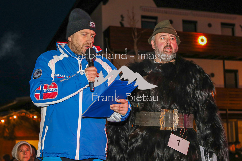 OE7A6742 | das Höllenspektakel im Bayerischen Wald am Abend vor der Sylvesternacht