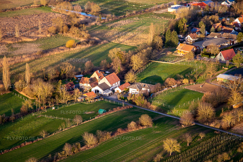 Luftbild: alte Mühle am Erlenbach in Winden im Bundesland Rheinland-Pfalz in Deutschland. Foto: IMG_136089.jpg vom 21.02.2023 durch Werner Riehm/FLY-FOTO.de