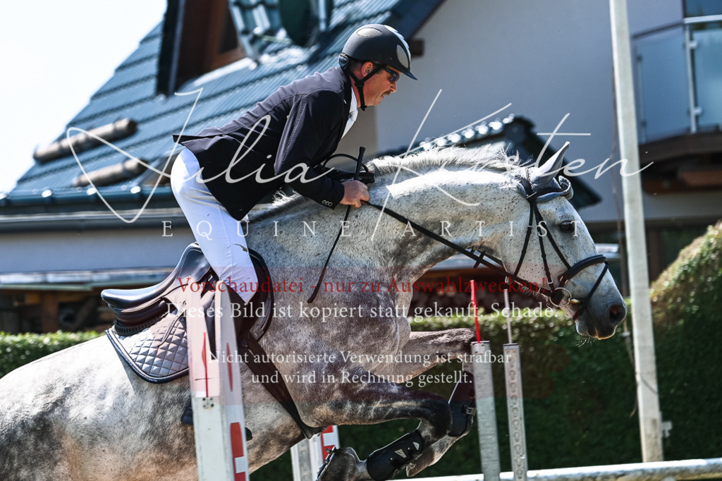 DSC_0042 | Pferde- und Turnierfotografie in Westsachsen. Pferdeportraits, Auftragszeichnungen und intuitive Kunst.