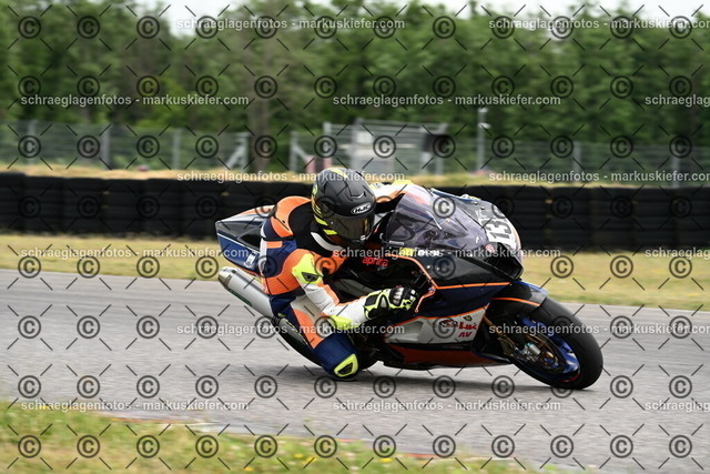 25bt02-0716 | markuskiefer.com - Realisiert mit Pictrs.com