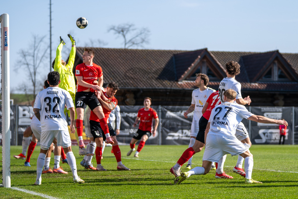 SG Sonnenhof Großaspach vs. KSV Hessen Kassel, Fussball, Regionalliga Südwest, 23. Spieltag, Saison 2025/2026, 07.03.2026 | Loris Maier (SG Sonnenhof Großaspach, #27),SG Sonnenhof Großaspach vs. KSV Hessen Kassel, Fussball, Regionalliga Südwest, 23. Spieltag, Saison 2025/2026, 07.03.2026Foto: photosbyphips/Philip Ziegler