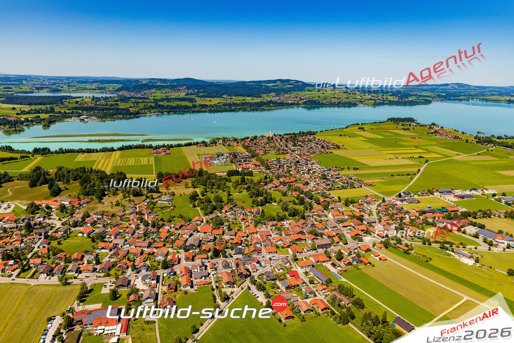 Luftaufnahme von  Schwangau - Die Luftaufnahme wurde 2025 vom UL-Flugzeug heraus erstellt ( keine Drohne ) - Hochauflösende Luftaufnahme - für professionelle Ausdrucke geeignet. Die Geschenkidee !Mit Lizenz und Bildrechte bestellbar