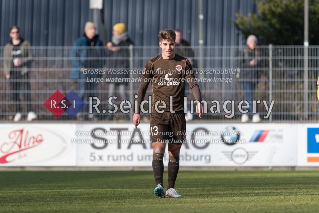 Fußball, Saison 2022/23, Regionalliga Nord, FC St. Pauli II - SV Atlas Delmenhorst, Edmund-Plambeck-Stadion (Norderstedt), 19.02.2023, 25. Spieltag | Franz Roggow (#13, FCSP)