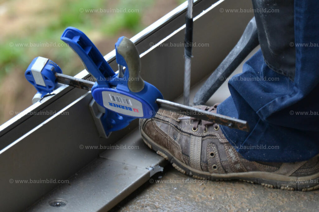 bib-lg24-metallbau-0010 | Nach LV-Leistungsgruppen sortierte Detailfotos über den Bau eines Hauses. Alle Hausbau-Bilder direkt vom Urheber und Autor der Website Haus-Selber-Bauen.com