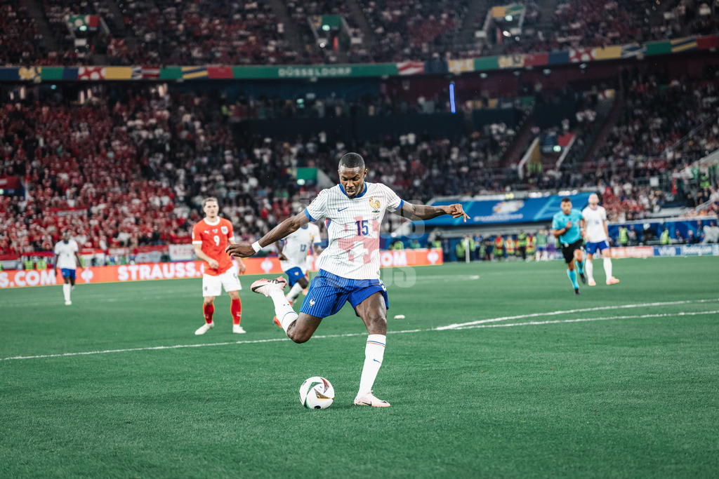 Fußball | Herren | UEFA-Fußball-Europameisterschaft 2024 | Gruppe D | Österreich vs. Frankreich | 17.06.2024 | Marcus Thuram (#15, Frankreich) schießt aufs Tor