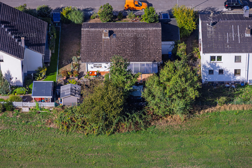 Luftbild: Landrat-Pfeifer-Straße im Ortsteil Sickenhofen in Babenhausen im Bundesland Hessen in Deutschland. – Foto: IMG_159421.jpg vom 22.09.2026 durch Werner Riehm/FLY-FOTO.de – Auflösung des Originals: 5379 x 3586 px