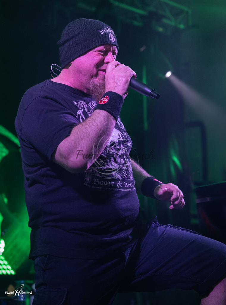 Justice Daudenwinden | Frank Herberich Fotografie, Frank Herberich, Fotografie, Hochzeit, Portrait, St. Peter Ording, Ording, Westerhever, Nordsee, Frank Fotografie, Hardheim,  Odenwald,Walldürn, Band,Eventfotografie - Realisiert mit Pictrs.com