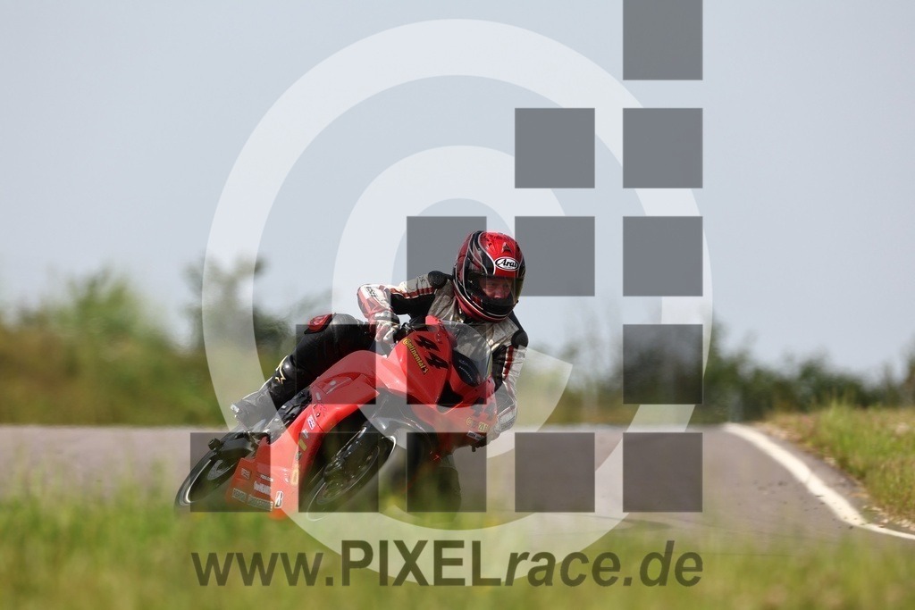 0044-20240629_00773 | Schöne Erinnerungen an spannende Momente - das festzuhalten ist unser Job. PIXELrace.de ist seit 2003 auf den Rennstrecken Europas unterwegs um die Action draußen beim Fahren und die wunderbare Stimmung imm Fahrerlager für euch einzufangen.