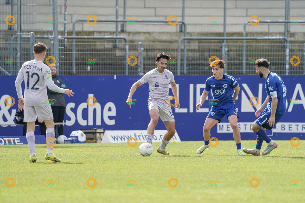 VfL Sportsfreunde Lotte vs. VfL Bochum II U23 - Regionalliga West - 28. Spieltag 2026 | Henri Carlo Sanchez Fernandez, 14Louis Hiepen, 3Kamer Krasniqi, 10Niklas Jahn, 12 - Realisiert mit Pictrs.com