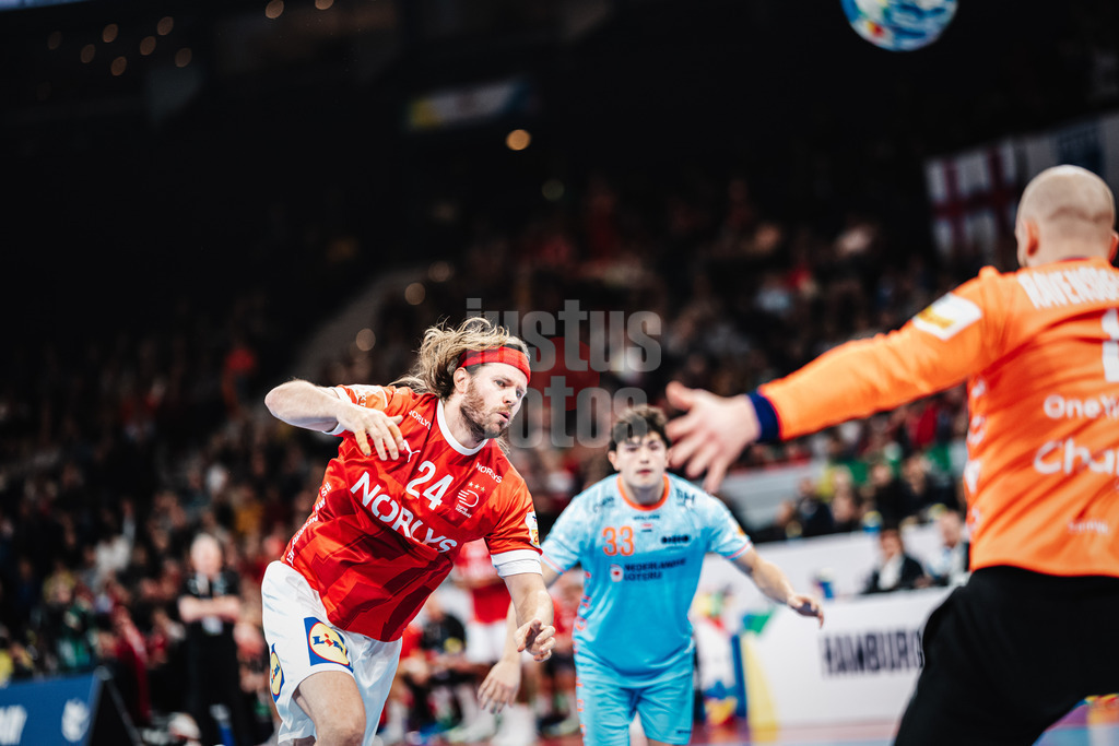 Handball | Herren | EHF EURO 2024 | European Championshop Men 2024 Final Tournament | Dänemark vs. Holland | 17.01.2024 | Mikkel Hansen (#24, Dänemark, DEN) verwandelt den siebenmeter