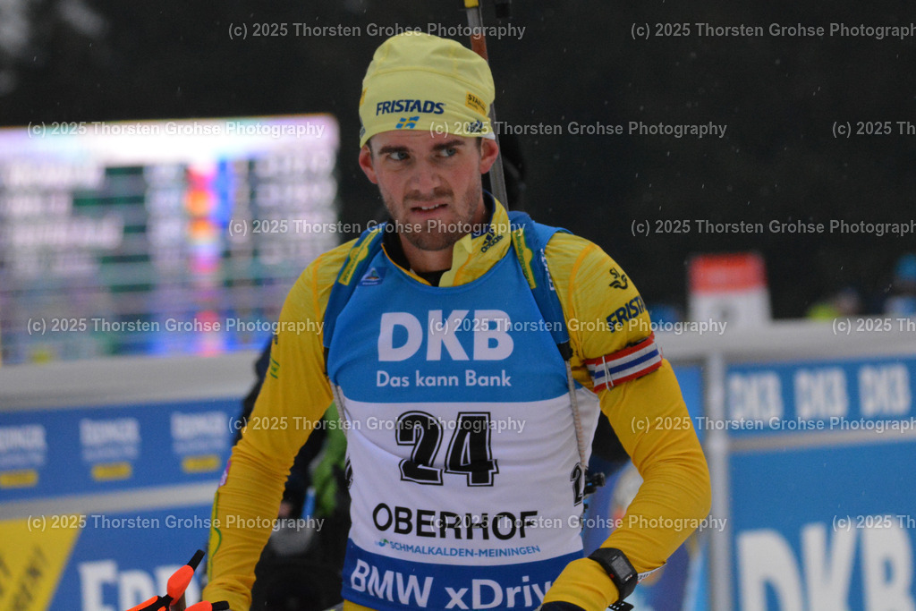 IBU WC Biathlon Oberhof 2018 | LINDSTROEM Fredrik (SWE) im Ziel (Platz 15); IBU WC Biathlon Oberhof 2018, 12,5 km Verfolgung der Männer am 06.01.2018 in der DKB Ski Arena in Oberhof, (Deutschland) - Realisiert mit Pictrs.com