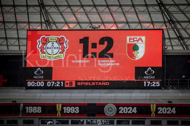 German Bundesliga, Bayer 04 Leverkusen vs. FC Augsburg, 18.04.2026 | LEVERKUSEN, GERMANY - APRIL 18, 2026 :  The final score on the scoreboard during the German Bundesliga match on gameday 30 between Bayer 04 Leverkusen vs. FC Augsburg at BayArena on April 18, 2026 in Leverkusen, Germany. DFL REGULATIONS PROHIBIT ANY USE OF PHOTOGRAPHS AS IMAGE SEQUENCES AND/OR QUASI-VIDEO.